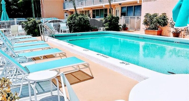 Building Photo - 625 Antioch Ave