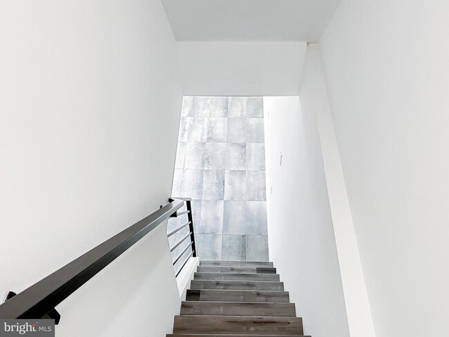 Building Photo - 2027 N 5th St