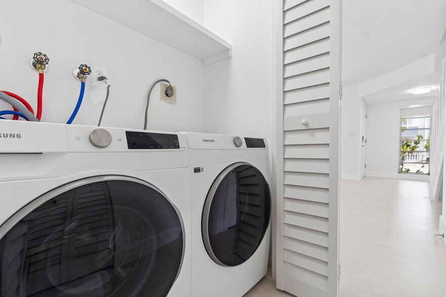 Building Photo - 3597 SW 17th St