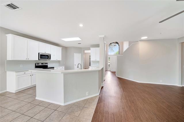 Building Photo - 8625 Luzerne Dr