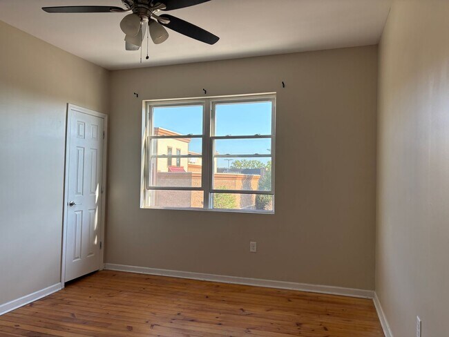 Building Photo - 580 Amherst St