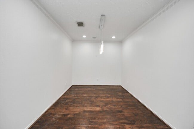 Building Photo - 5922 Hollister Cole