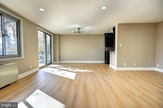 Building Photo - 1900 Lyttonsville Rd