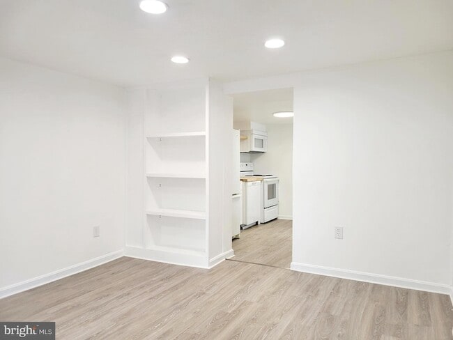 Building Photo - 233 Kern St