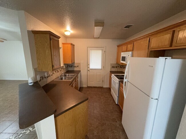 Building Photo - 1107 Cinch Dr