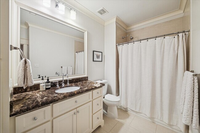 Building Photo - 1030 Waverly St