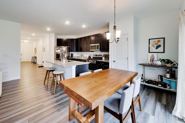 Building Photo - 420 Radcliff Ln
