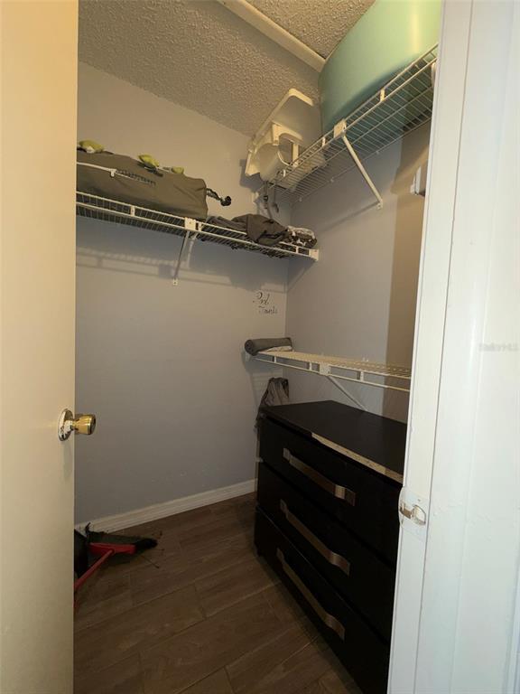 Building Photo - 1940 Lake Atriums Cir