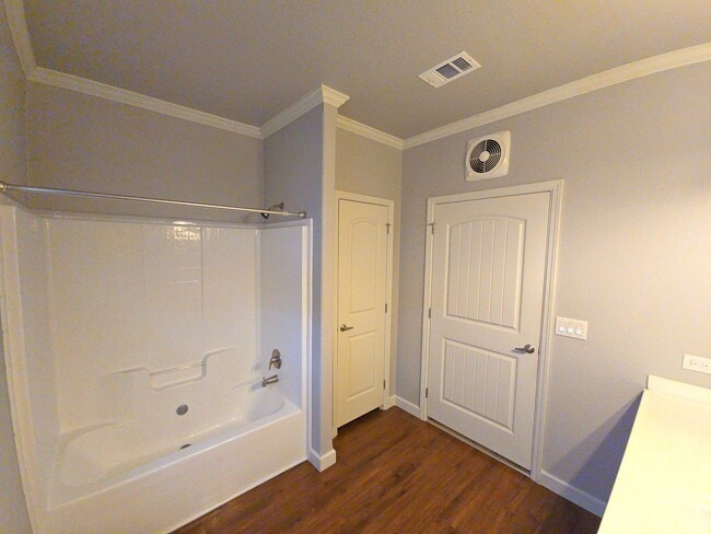 Building Photo - 2607 Virginia Ave