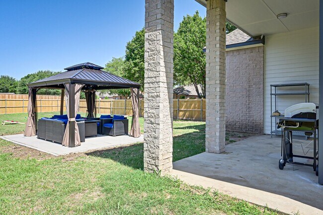 Building Photo - FULLY FURNISHED Grand Prairie 4 Bedroom Home