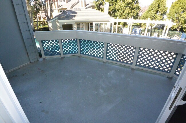 Building Photo - Beautiful Remodeled 2 Bed 2.5 Bath Condo in Pacific Ranch