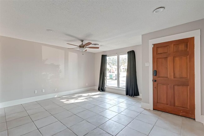 Building Photo - 1647 Fawnhope Dr