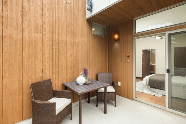 Building Photo - 3bd/3ba Seattle Townhome