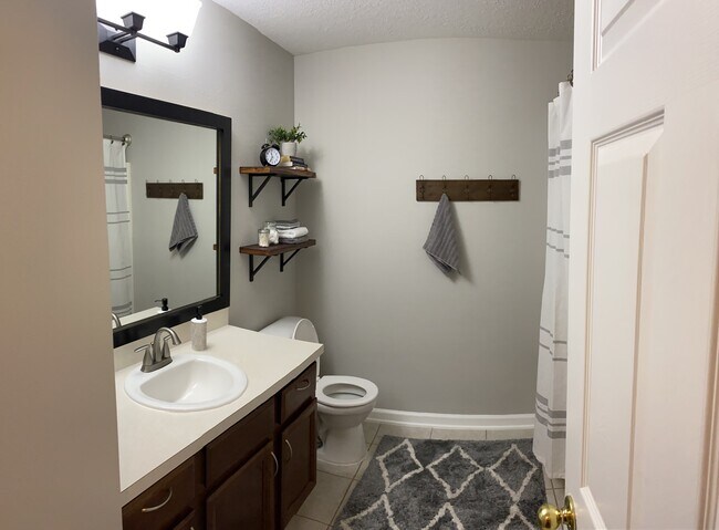Building Photo - 7061 Snowy Canyon Dr