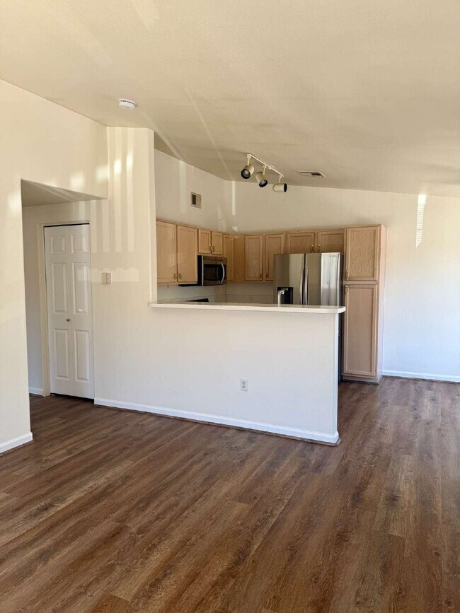 Building Photo - YOU WON'T WANT TO MISS OUT ON THIS CONDO!! 2 bed/ 2 bath Condo in Highlands Ranch!