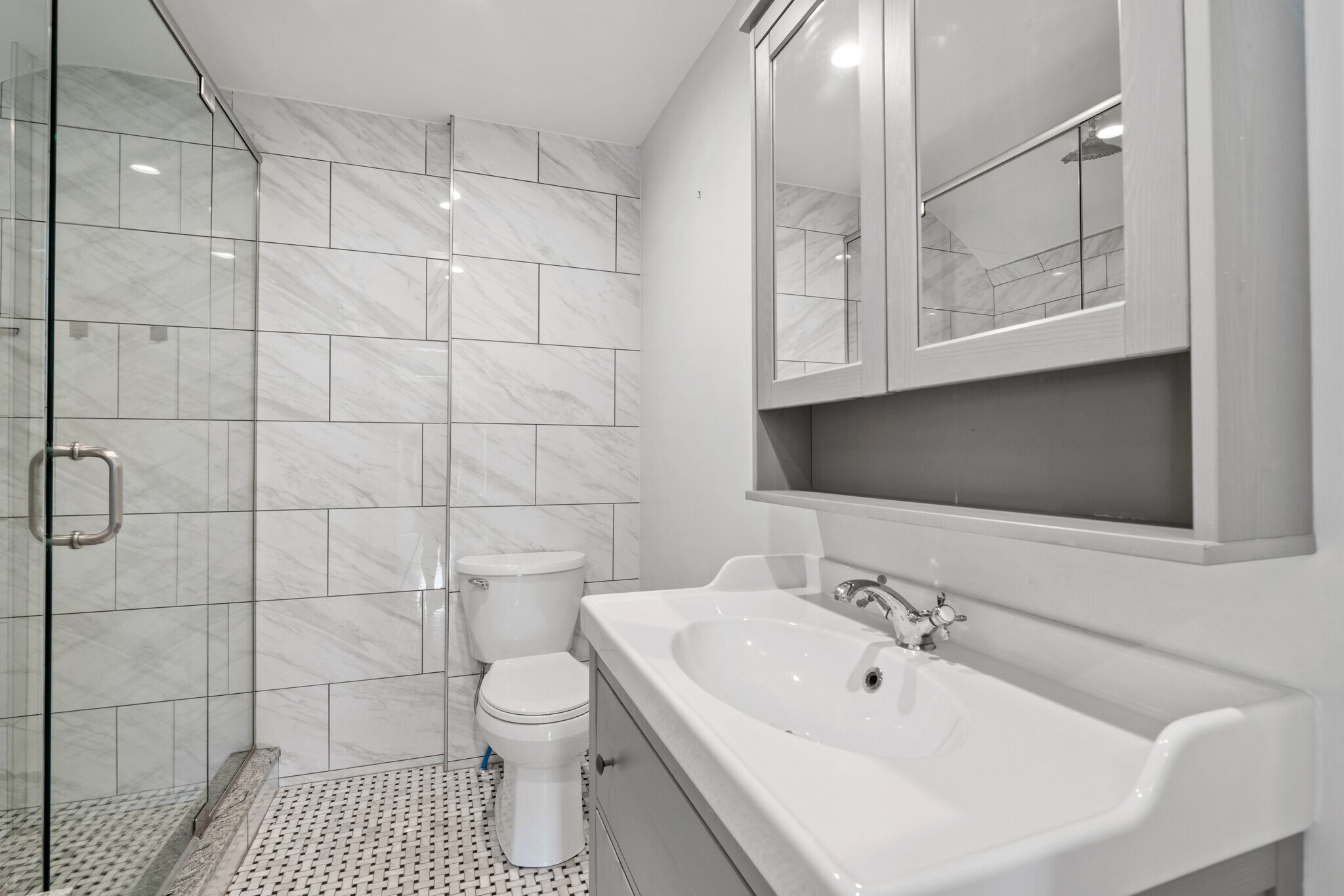 Full Bath - 1382 S 5th St