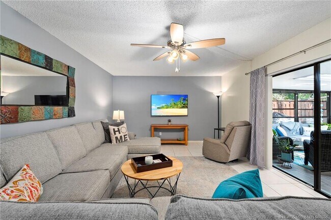 Building Photo - 5616 SE Riverboat Dr