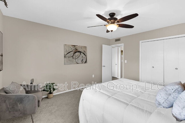 Building Photo - 10547 W Coggins Dr