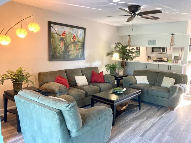 Building Photo - Completely remodeled waterfront condo!