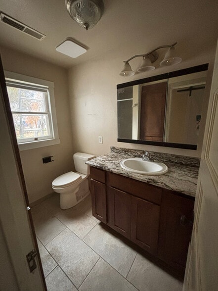 Building Photo - 225 River St