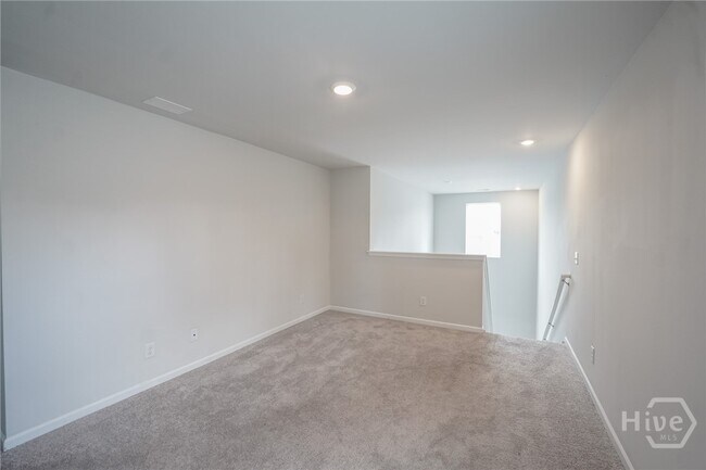 Building Photo - 255 Lillian St