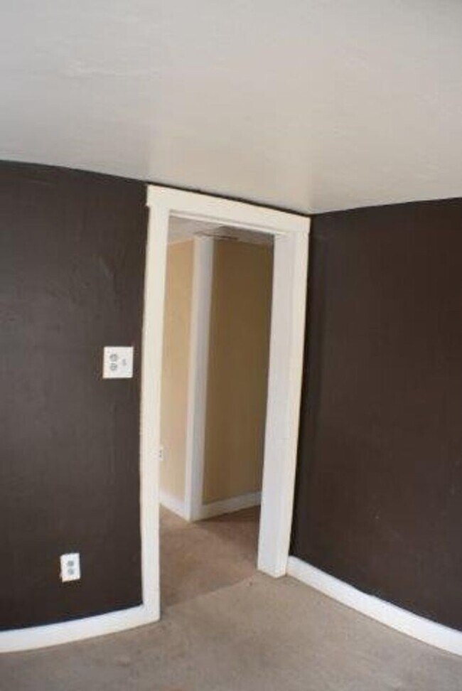 Building Photo - Single Family Farm Home