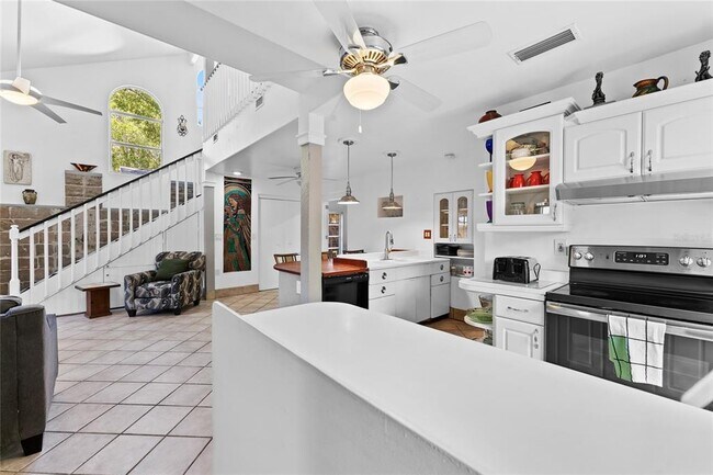 Building Photo - 515 Crystal Beach Ave
