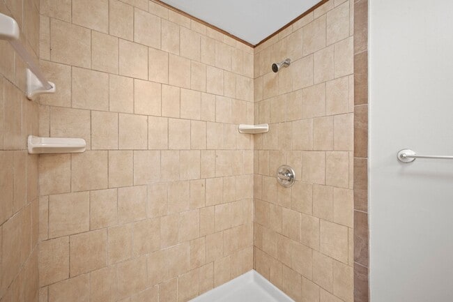 Building Photo - 521 Hawkins Rd