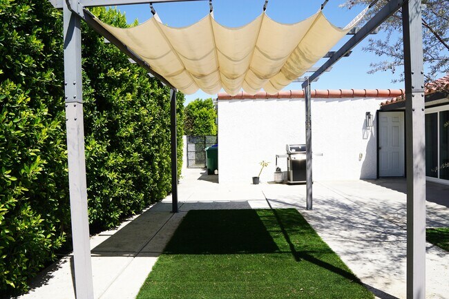 Building Photo - 33865 Cathedral Canyon Dr