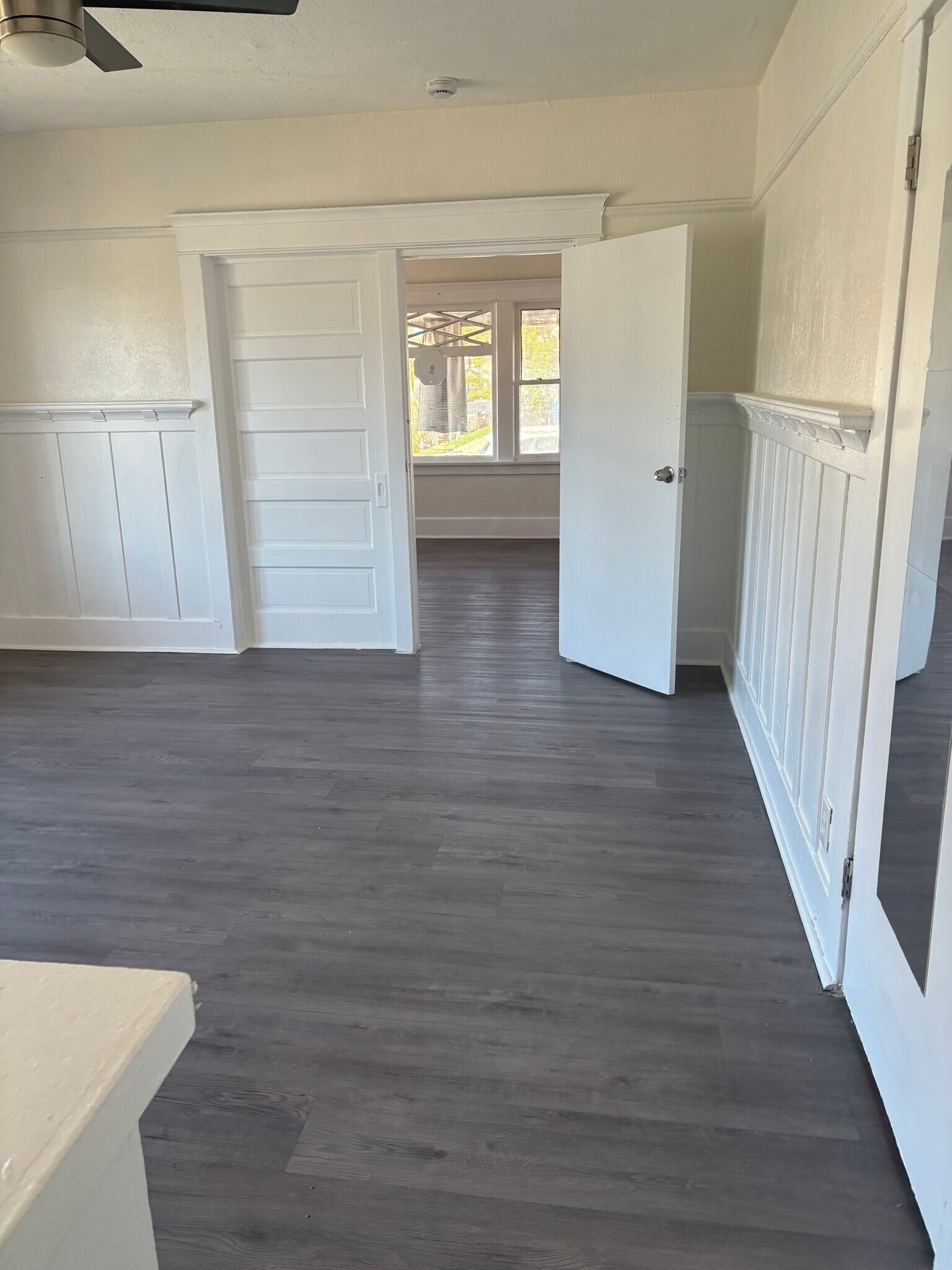 Building Photo - 402 E 43rd Pl