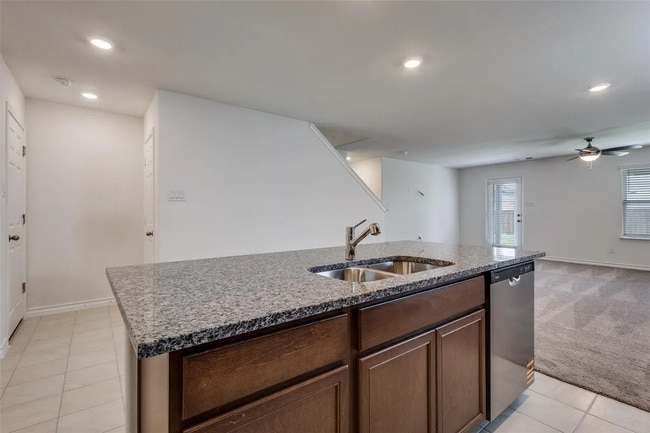 Building Photo - 749 Windsor Dr