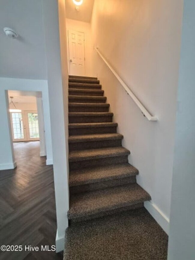 Building Photo - 411 Myrtlewood Cir