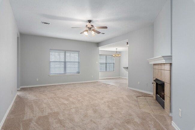 Building Photo - AVAILABLE AUGUST 2026 - Charming 3 bed/ 2 ...