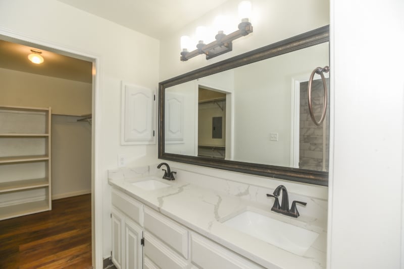 Building Photo - 430 CR 683