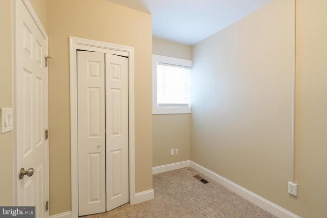 Building Photo - 137 Durfor St