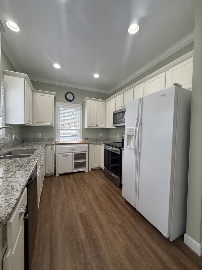 Building Photo - 101 Patrick Dr