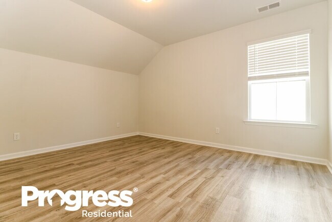 Building Photo - 115 Fern Rd