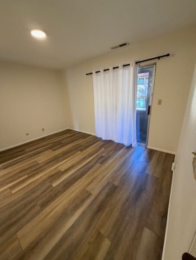 Building Photo - Northwood Estate Charmer