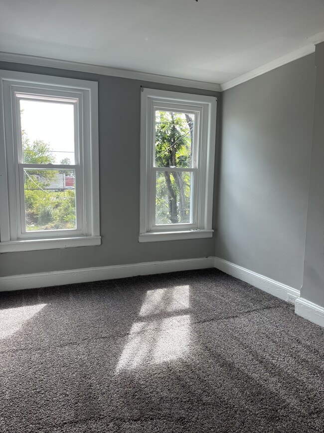 Building Photo - 322 E 11th St