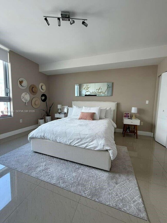 Building Photo - 90 SW 3rd St