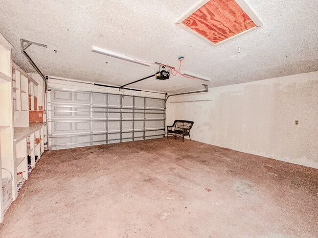 Building Photo - Gorgeous Venice home near beaches and town and highways