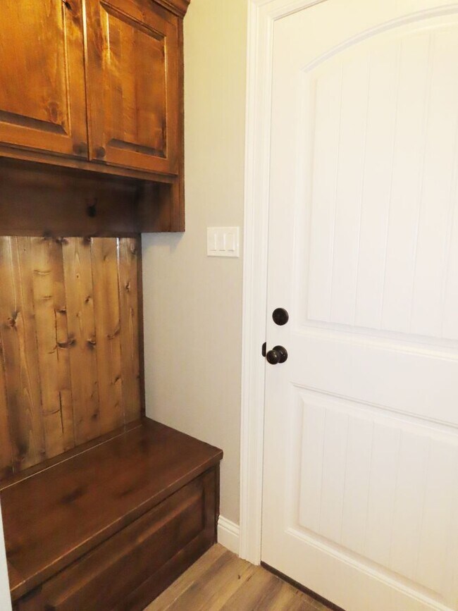 Building Photo - Stunning 4 Bedroom, 2 Bath Home in Lindale