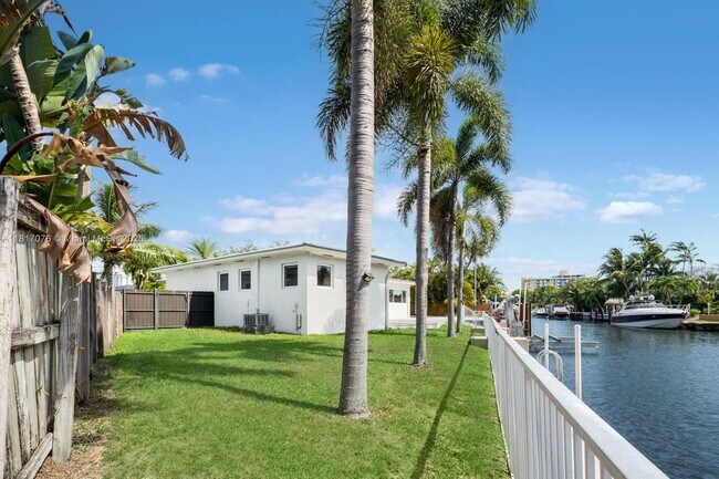Building Photo - 12985 Ortega Ln