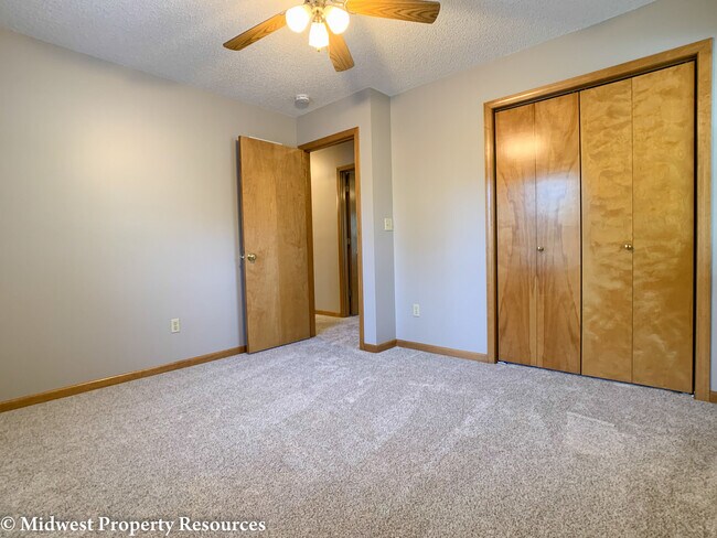 Building Photo - 1216 SW Southgate Dr