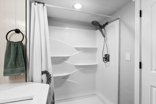 Building Photo - Sea Mark Tower – 3BR Ocean-View Condo