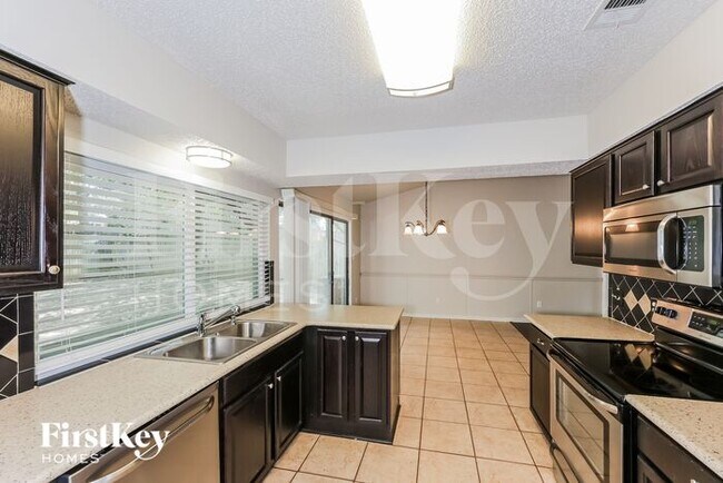Building Photo - 1800 Chittam Dr