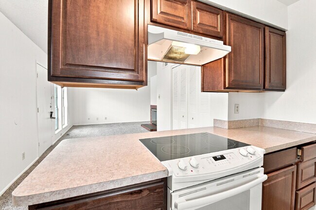 Building Photo - $1,445.95, 2 bed, 1 bath located in Denver with Central AC