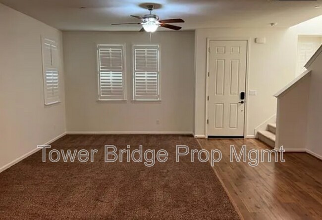 Building Photo - 3057 Village Park Dr