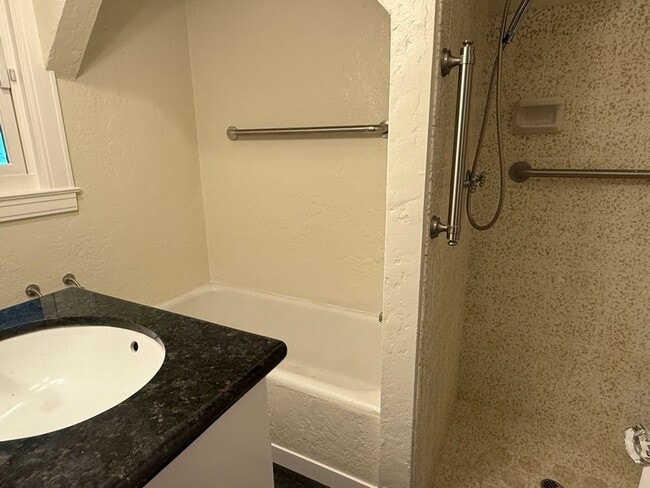 Building Photo - Charming 2 Bedroom 1 Bath Willow Glen home