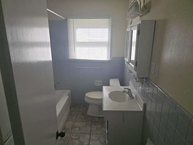 Building Photo - 1795 Euclid St